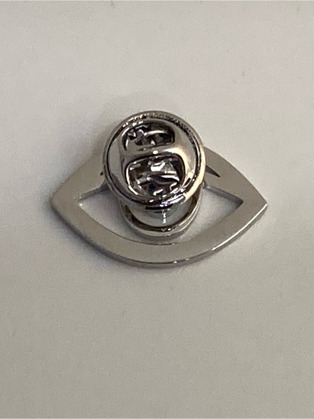 Minimalist Eye-Shaped Metal Pin in Silver Brand New Unisex - Picture 3 of 4